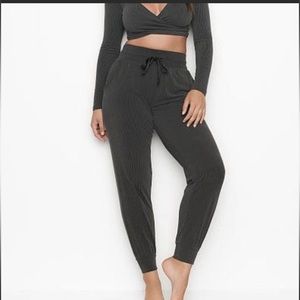 Victoria secret super soft leggings size medium NWT